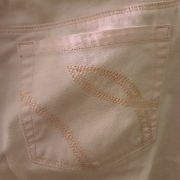 Gloria Vanderbilt Women's Capris - Picture 14 of 16